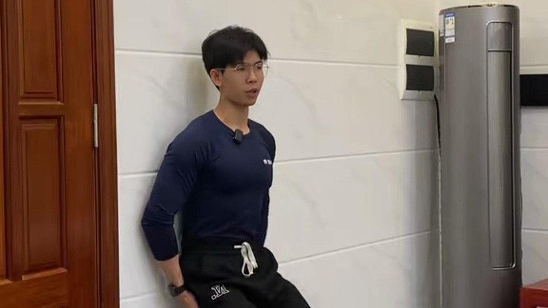 靠墙静蹲